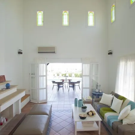 “renting This With Lovely Sea Views” 100 Villa *